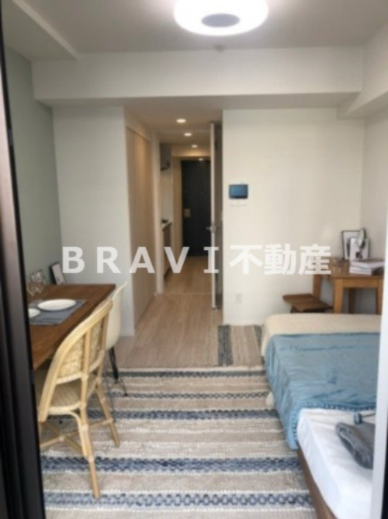 ルネフラッツ谷町四丁目　BRAVI不動産の居間・リビング|【ルネフラッツ谷町四丁目】こちらのリビングで趣味の時間をお楽しみください