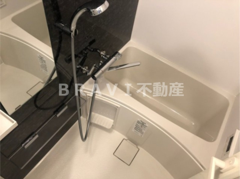 ルネフラッツ谷町四丁目　BRAVI不動産の浴室|【ルネフラッツ谷町四丁目】浴室乾燥機付きお風呂です