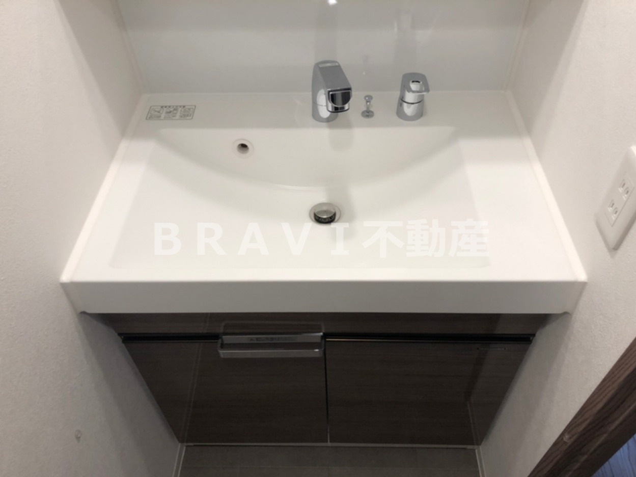 ルネフラッツ谷町四丁目　BRAVI不動産の独立洗面台|【ルネフラッツ谷町四丁目】