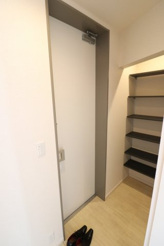 グラードS小倉の玄関