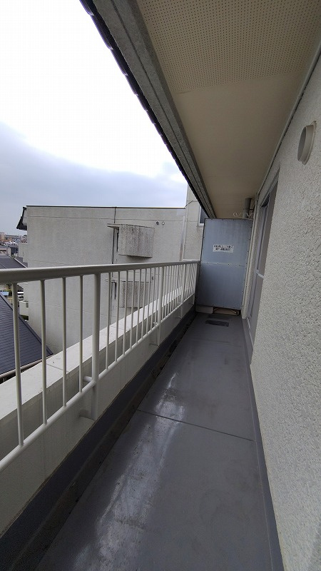 箕面市半町３丁目の賃貸マンションのバルコニー