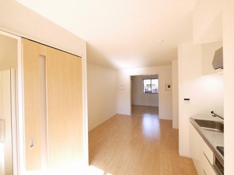 ルナ　ヒルズの居間・リビング|こちらのリビングで趣味の時間をお楽しみください