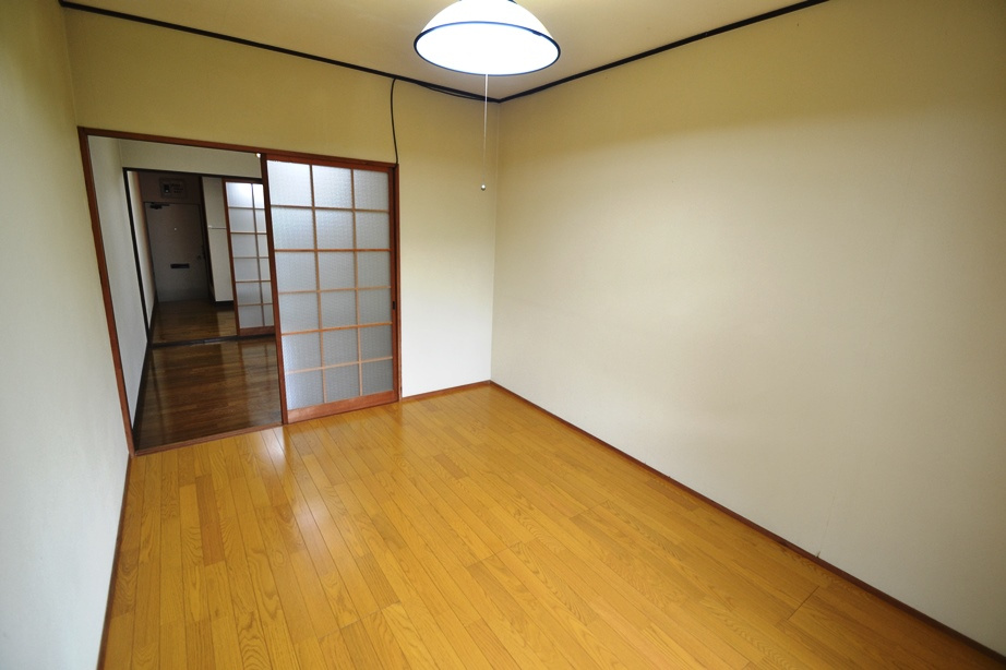 ラフィーヌケインの洋室|落ち着いた色調の洋室です