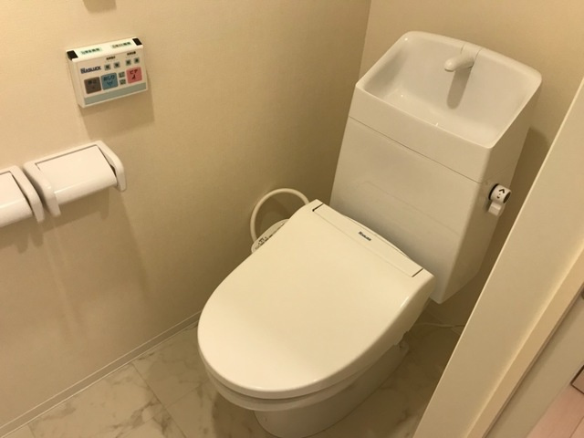 グランディールのトイレ|シャワー付き暖房便座