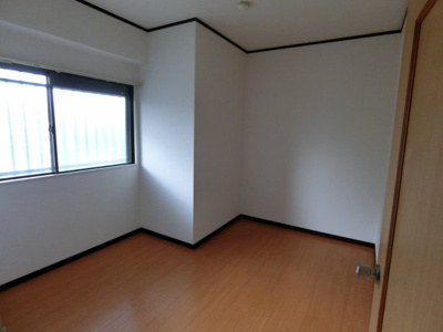 【洋室】 | サンハイティ室谷