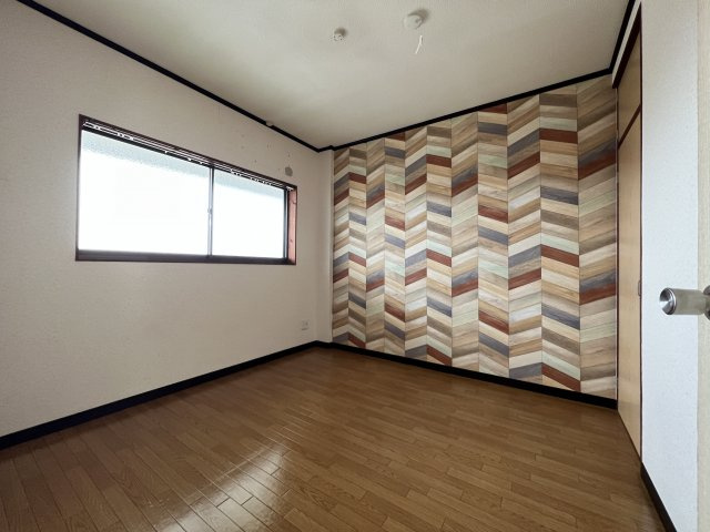 【居間・リビング】 | ジョイフル田隈 | 北側洋室も建物が隣接していないので明るい光が入ります