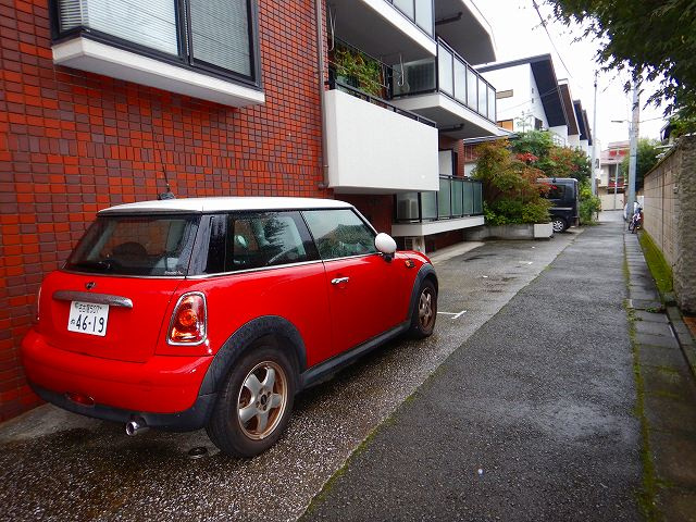 オーエム山王　駐車場の外観