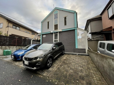 【駐車場】 | レモンハウス | いつでも目の届く敷地内に駐車場があります♪荷物がかさばりがちなお買物にも、敷地内駐車場があると便利ですよね☆