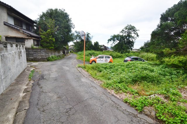 岡町谷川土地の前面道路含む現地写真