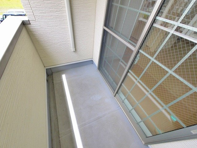 フレイズ　Ⅰのバルコニー|外からの目が気にならないバルコニーで洗濯物が干せます