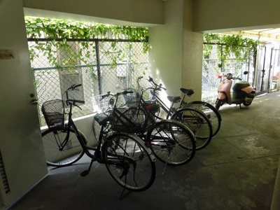 【その他】 | ダイドーメゾン上新庄 | 建物内の自転車置き場です