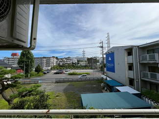【展望】 | バルコニーからの眺望です♪目の前は駐車場になっていて視界を遮る建物がありません☆