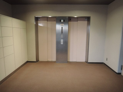 【その他共用部分】 | 神奈川芙蓉ハイツ | お買い物時やベビーカーの出し入れに便利なエレベーター付
混雑時にも便利なエレベーター2基付です。