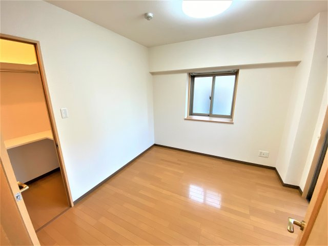クレール新知の洋室