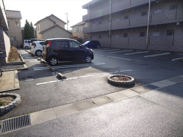 ヴィラ　ルミノーソ　Ａの駐車場