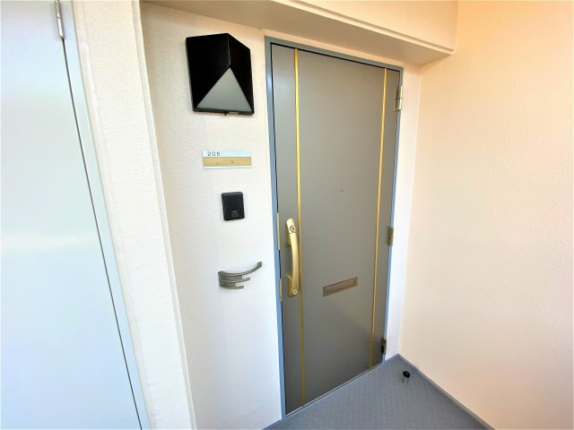 クレール新知の玄関