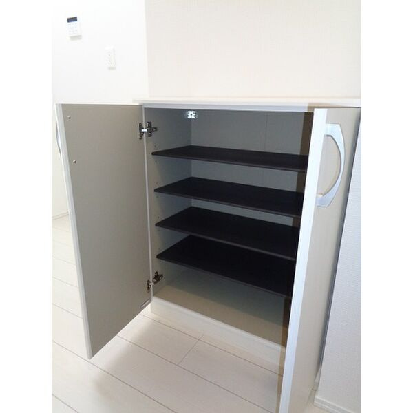 ソワサントゥ　ディス長田町Aの玄関