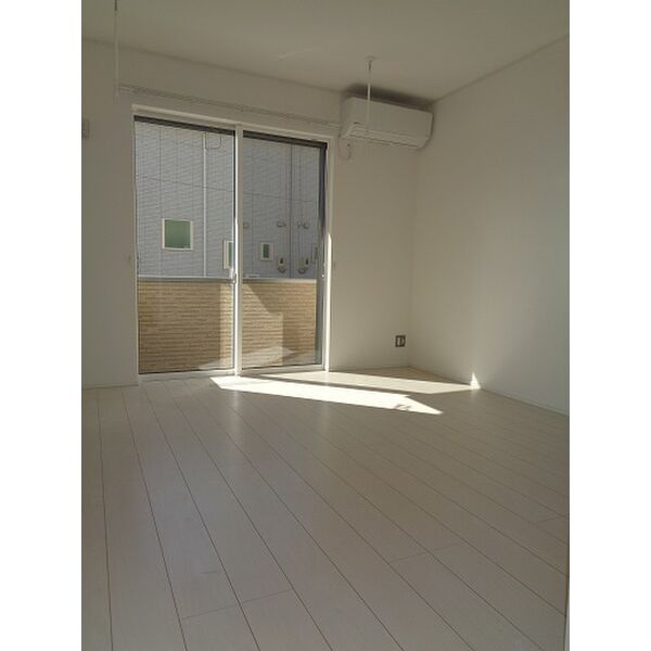 ソワサントゥ　ディス長田町Aの居間・リビング