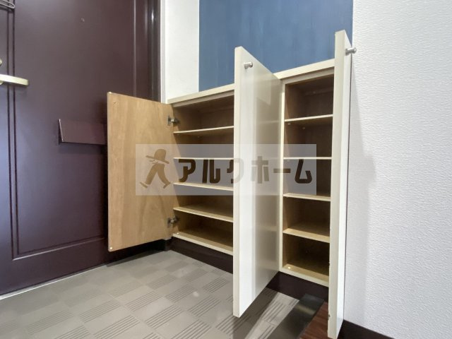 ハイグレード高井田の玄関|ハイグレード高井田　下駄箱