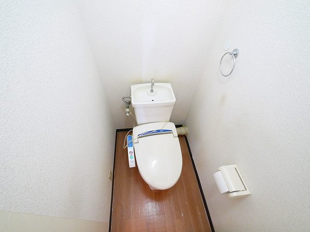 なら南新町マンションのトイレ|落ち着いた色調のトイレです