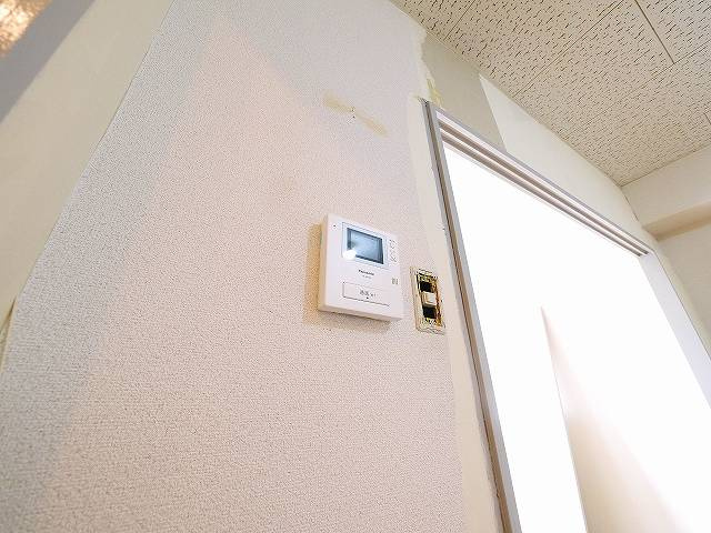 なら南新町マンションのセキュリティ|お顔が見えるモニター付きインターホンもございます。