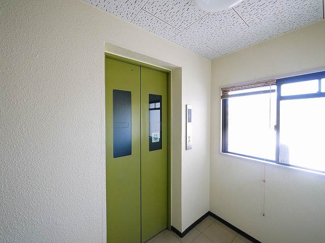 なら南新町マンションのその他共用部分|エレベーター付きで上階でも楽々。