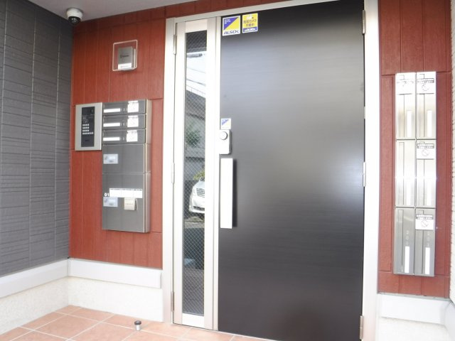 Ｄ－ｒｏｏｍ塚越のエントランス