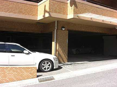 【駐車場】 | ダイアパレス光が丘 | 【2021年10月リフォーム工事完成 !】
間取図では分からない広さや明るさ，資料には
記載されていない情報があります。
ぜひ、現地を見られる事をお勧めいたします！