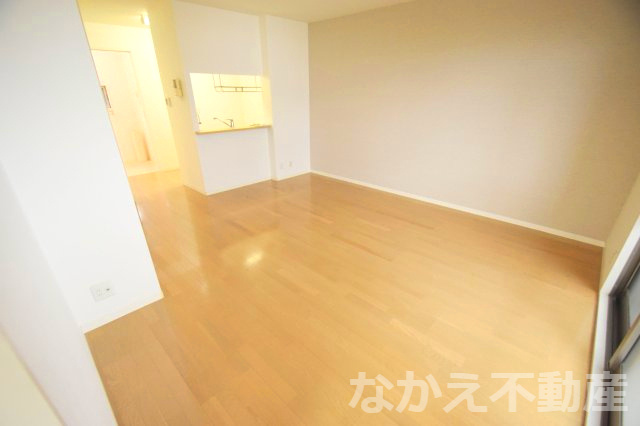 【居間・リビング】 | こちらの居間で趣味の時間をお楽しみください