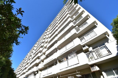 【外観】 | 昭島つつじが丘ハイツ北 | 2012年大規模修繕工事済み。緑豊かな四季折々の自然に恵まれた住環境で新生活を始めませんか？