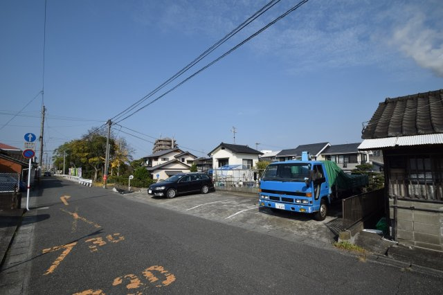萩原町2丁目土地の前面道路含む現地写真