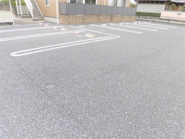 グラッツィア Aの駐車場