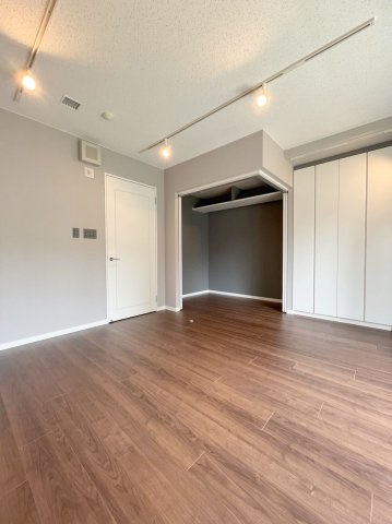 「防音マンション」ＴＲＡＣＫ両国の洋室|DTMや動画メディアの制作、youtube配信などクリエイターが気兼ねなく創作活動ができるような防音仕様の洋室です