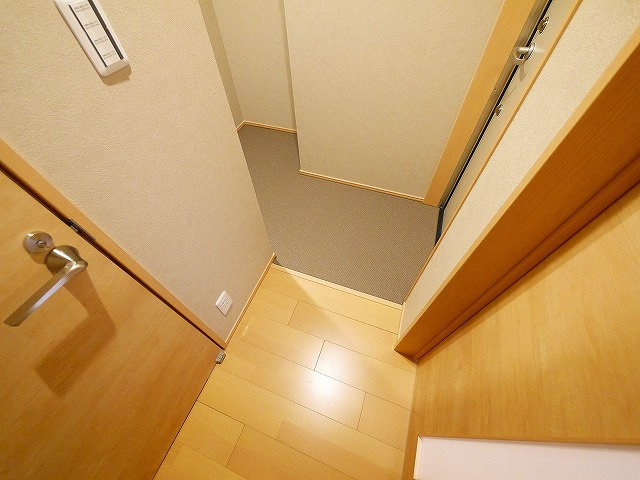 プレステ柳2丁目　弐番館の玄関