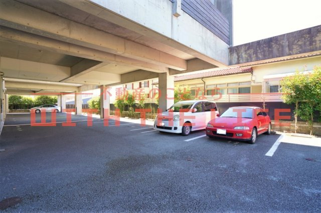 ロッヂングス東屋敷【キャッシュバック対象物件】の駐車場|駐車場があります