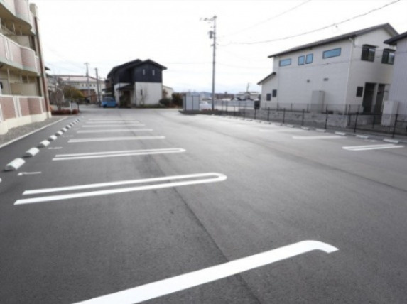 メゾン・ブリーズⅡの駐車場