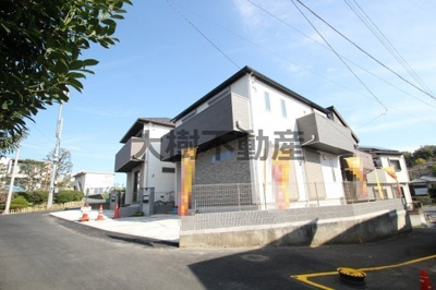 【前面道路含む現地写真】 | 海老名市国分南3丁目　新築戸建て　全２棟　【仲介手数料無料】 | 外壁サイディング