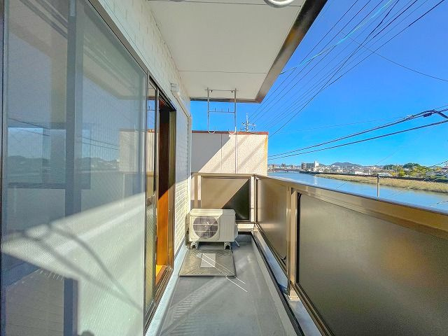 ガーデンハイツいちのみやのバルコニー|お洗濯にも便利なバルコニー付き