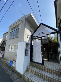 【外観】 | ペットOK♪ネコ・ウサギ・フェレットいずれか1匹と一緒に暮らせます◎小田急多摩線「五月台」駅より徒歩8分！小田急小田原線「新百合ヶ丘」駅からも徒歩圏内！