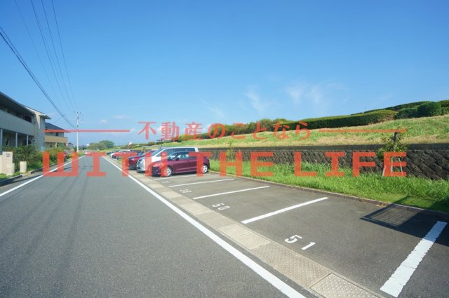 ディアラソ【キャッシュバック対象物件】の駐車場|駐車場に車を止められます