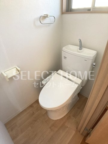 【トイレ】 | 磯井アパート | 落ち着いた色調のトイレです