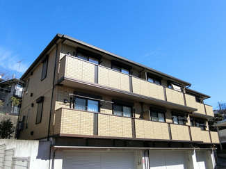 【外観】 | 複数沿線利用できる「日吉」駅まで徒歩10分！通勤通学・お買物にも便利な立地の2階建てアパートです☆