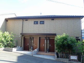 【エントランス】 | 玄関ポーチには屋根があるので雨の日も濡れずに傘がさせます☆
