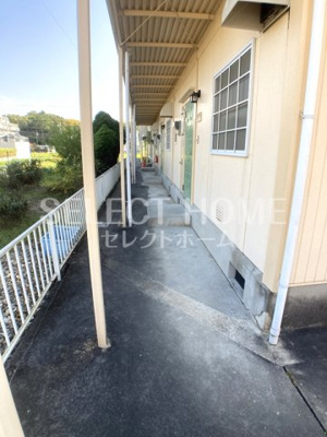 【エントランス】 | リバーサイドレイカＡ | 落ち着いたエントランスです