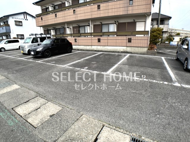 【駐車場】 | エドスプリングス東館 | 駐車場があるので、車を買う予定の方も安心です