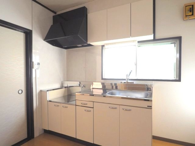 窓付き都市ガスのキッチン★