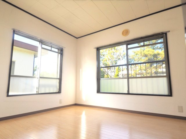 嬉しい二面彩光の寝室★