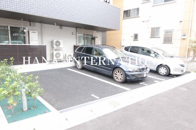 グランヴィーネIchikawaの駐車場