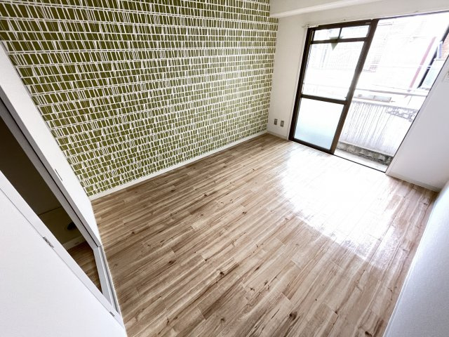 【洋室】 | シャローム中村1番館 | アクセントクロス