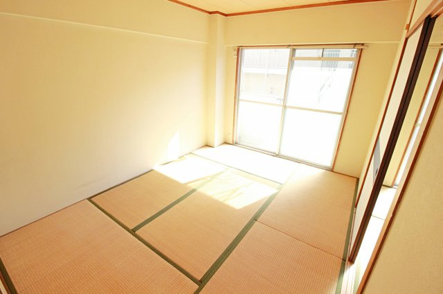 【和室】 | 駅前コーポラス | 6帖和室